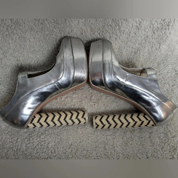Sophia Webster Silver Heels with Chevron Block Heel - Picture 9 of 13